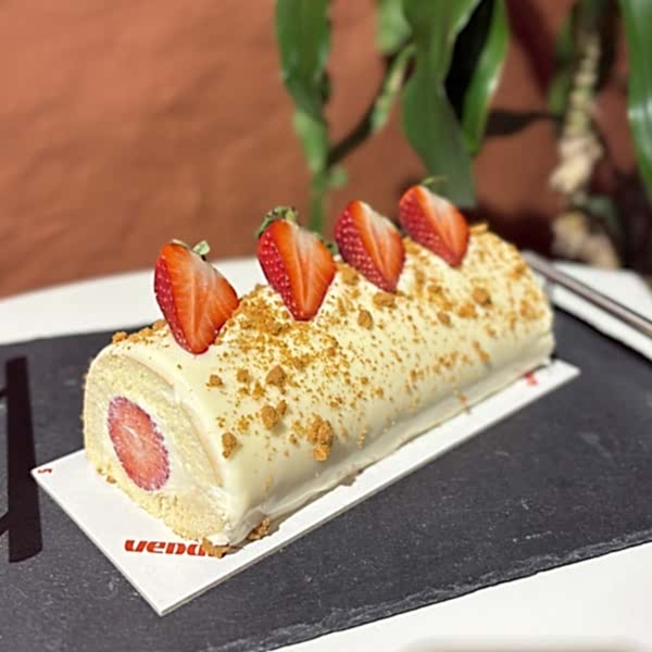 Çilekli Baton Pasta